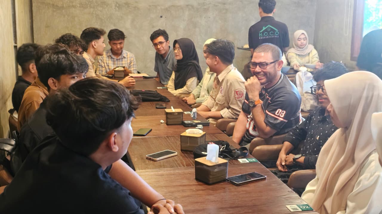 Suasana silaturahmi bersama mahasiswa