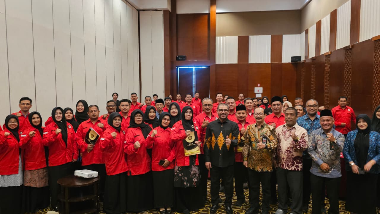 Foto bersama peserta dan undangan